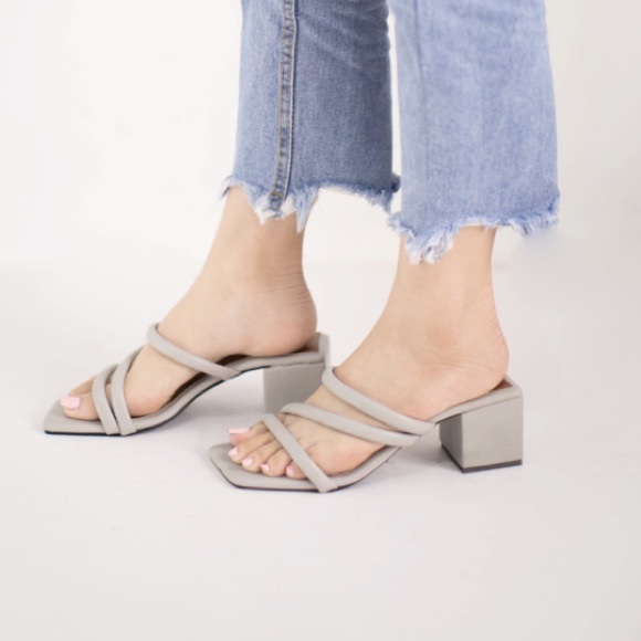 Alice Heels - Picture 2 of 5